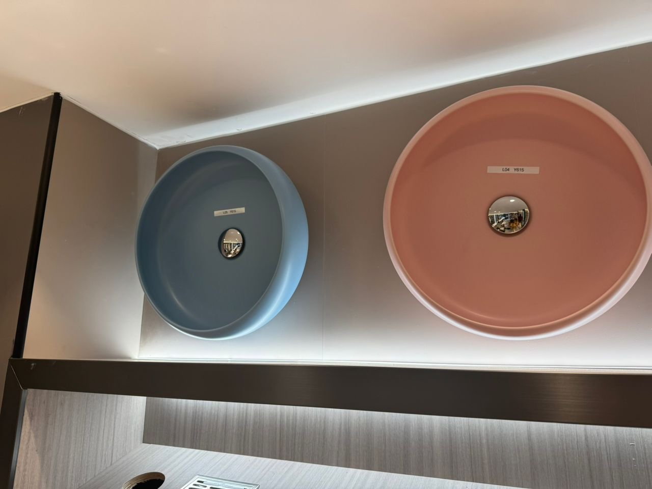 Suspensions décoratives bleue et rose